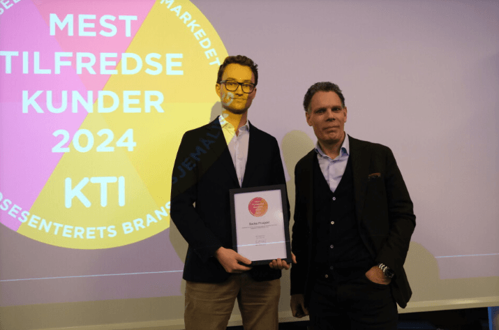 Bjørn Tore Og Sondre Med Prisen