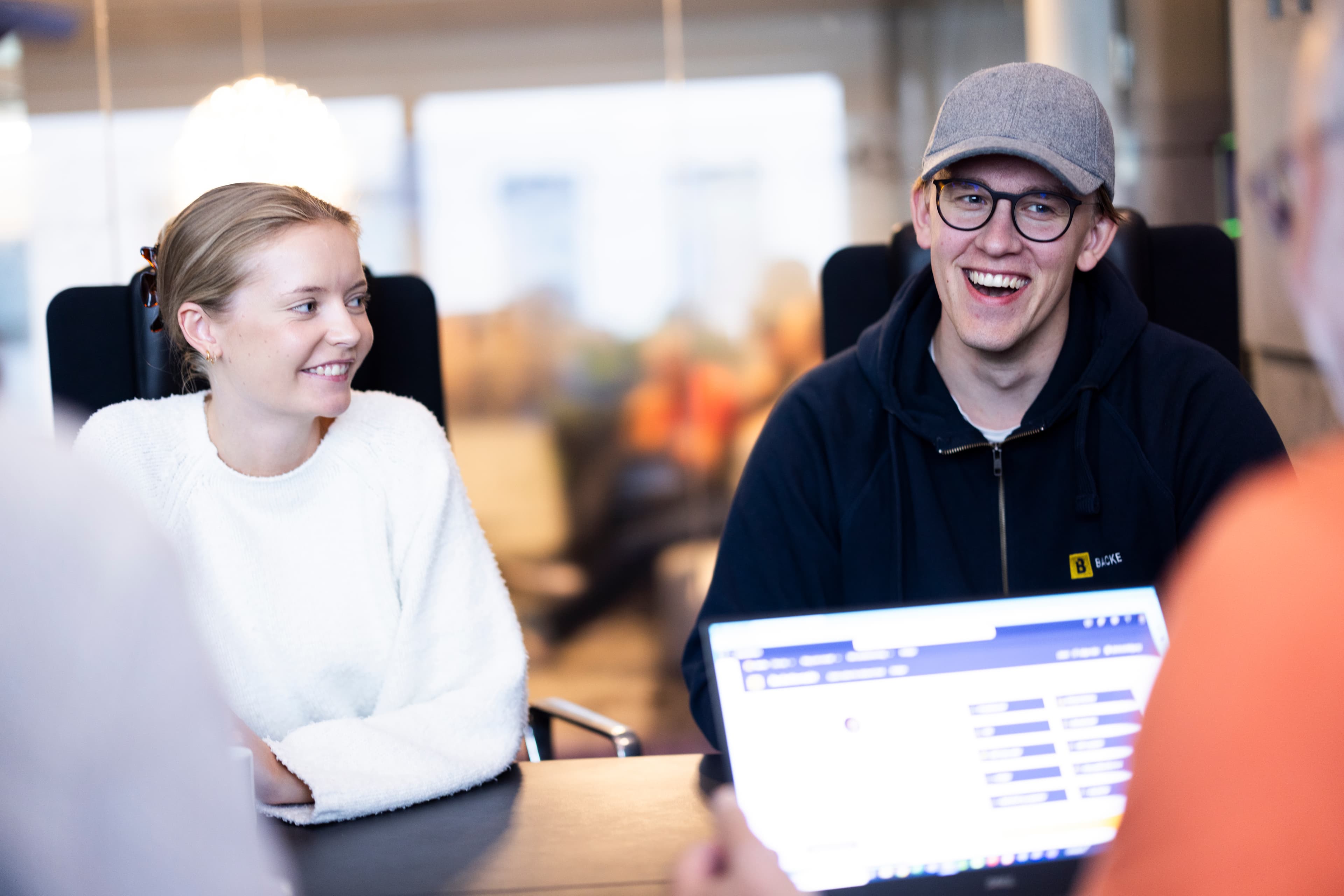 Kontor Møte To Unge